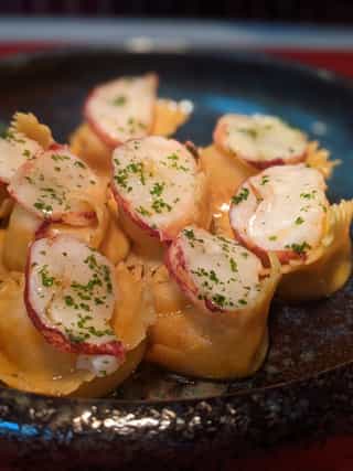 Cappellacci de ricotta con láminas de bogavante