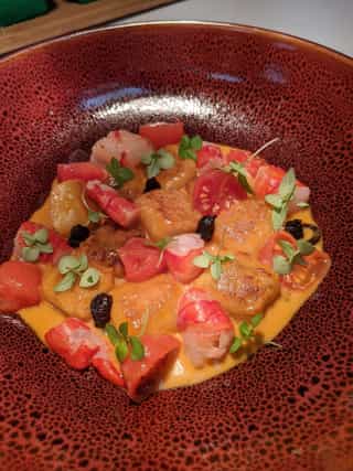 Gnocchi con crema de carabineros y carabineros asados
