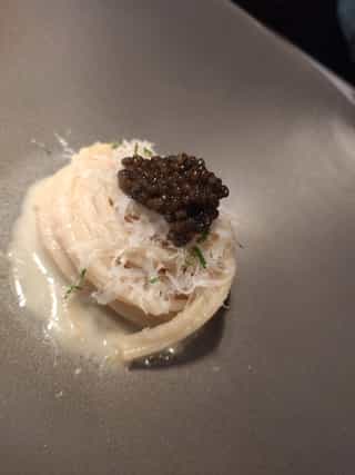 Spaghettone al burro con caviar