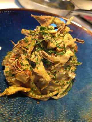 Spaghettone con alcachofas